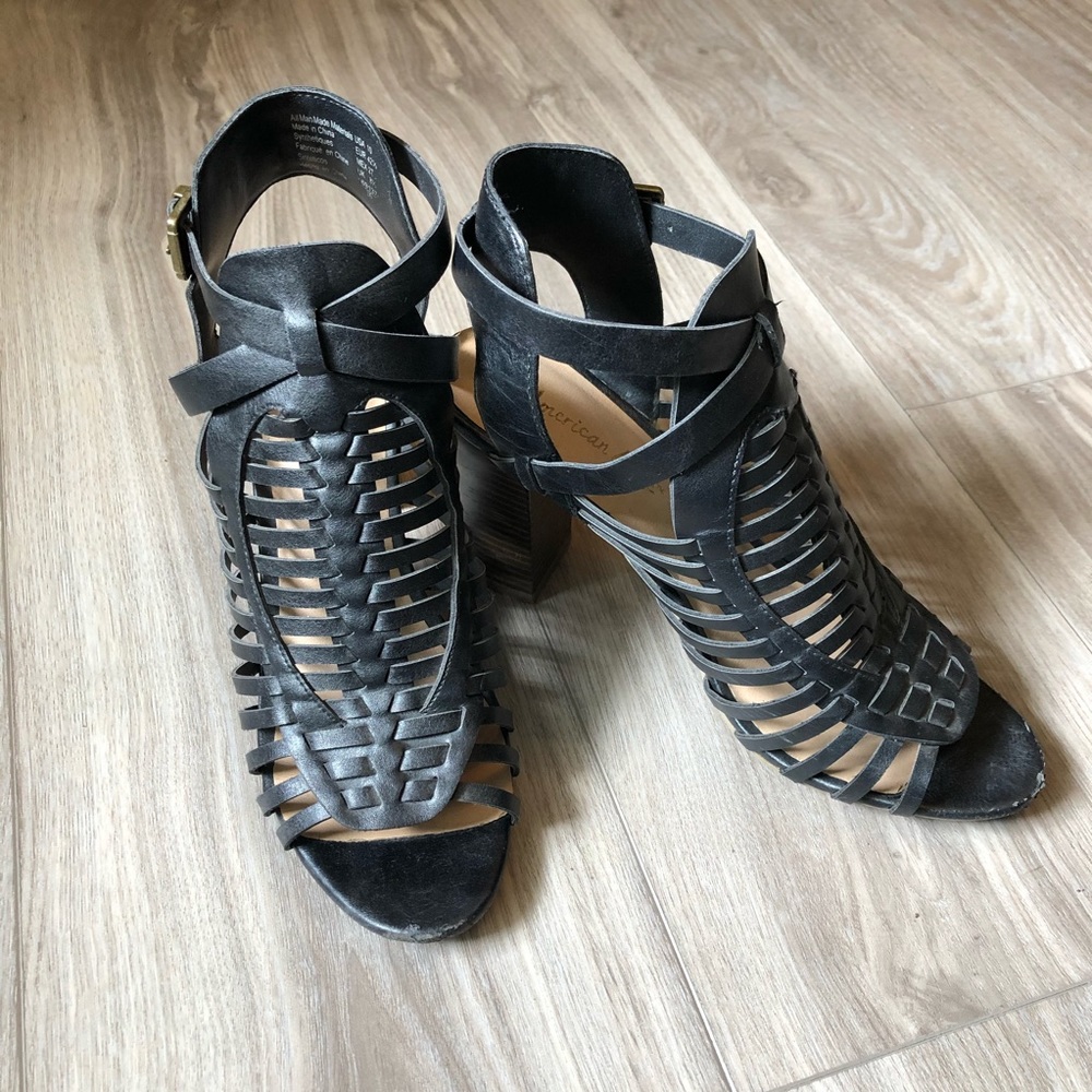 Black Cage-Style Heel | Wood Block Heel | Am Eagle